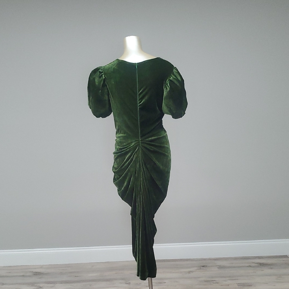 PrettyLittleThing Green Ruched Asymmetrical Cocktail Gown. - Picture 3 of 5